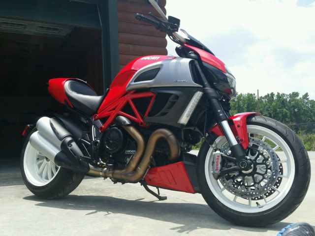 Дукати мотоцикл Diavel 1100