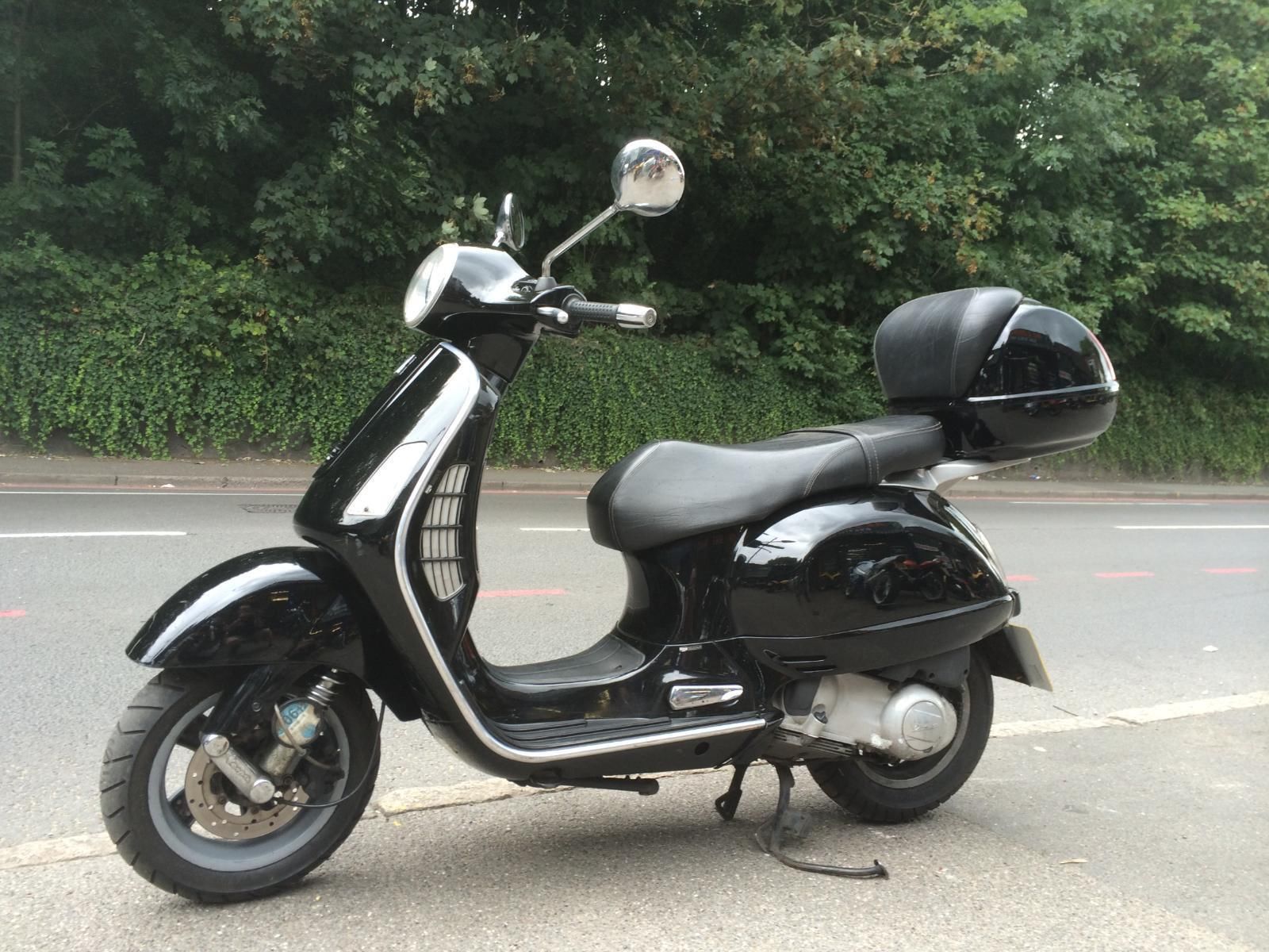 1 Piaggio Vespa Gt Gt200 200cc Scooter Black