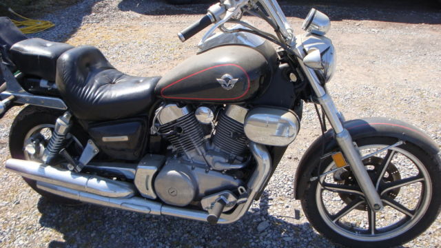 Black Kawasaki Vulcan VN 1500
