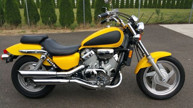 1996 Honda Magna 750cc - VF750C Street Bike Cruiser Motorcycle