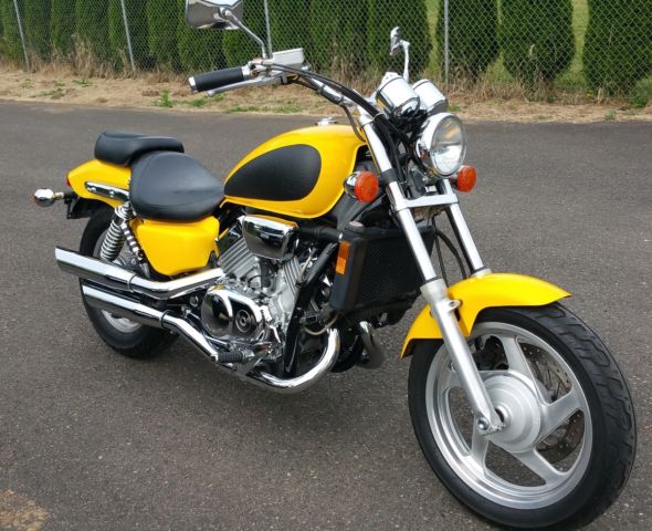 1996 Honda Magna 750cc - VF750C Street Bike Cruiser Motorcycle