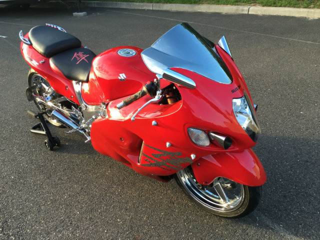 Suzuki Hayabusa красная