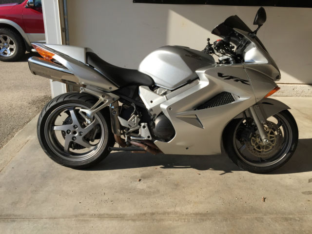 Honda VFR 2005