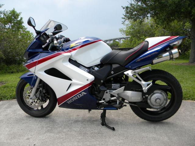 Honda VFR 800 бело синий