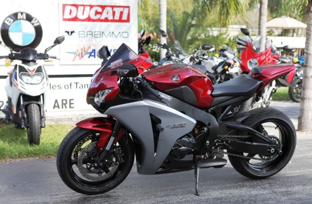 Honda CBR 1000 Red