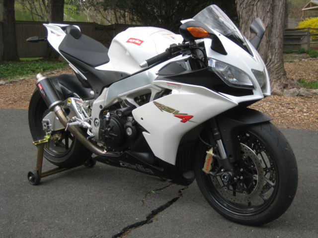 Aprilia rsv4r 2010