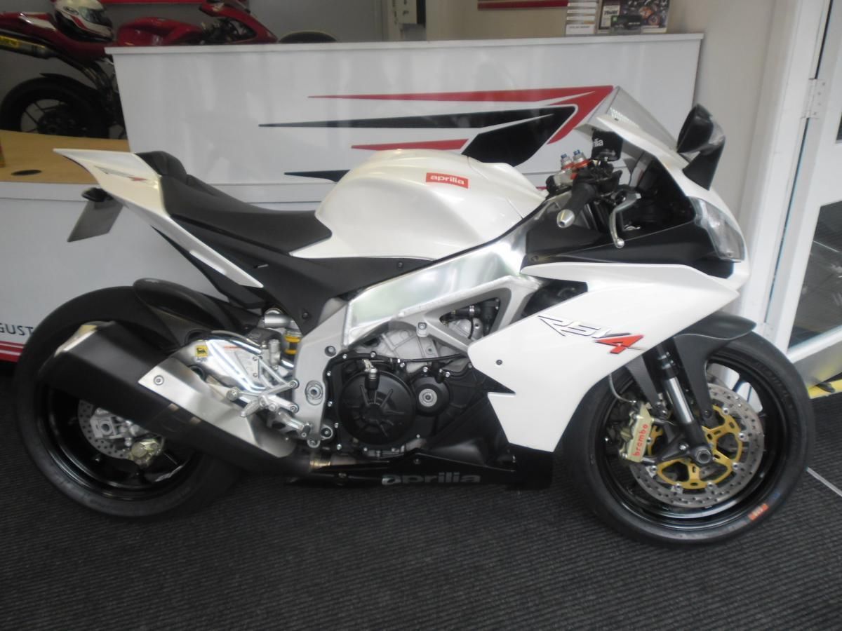 Aprilia rsv4 2012 белая