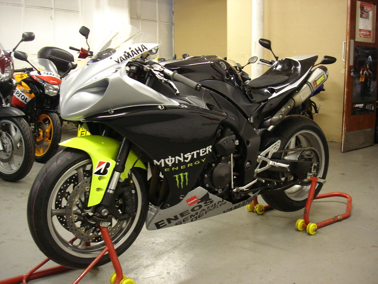 Yamaha r1 Sport Bike