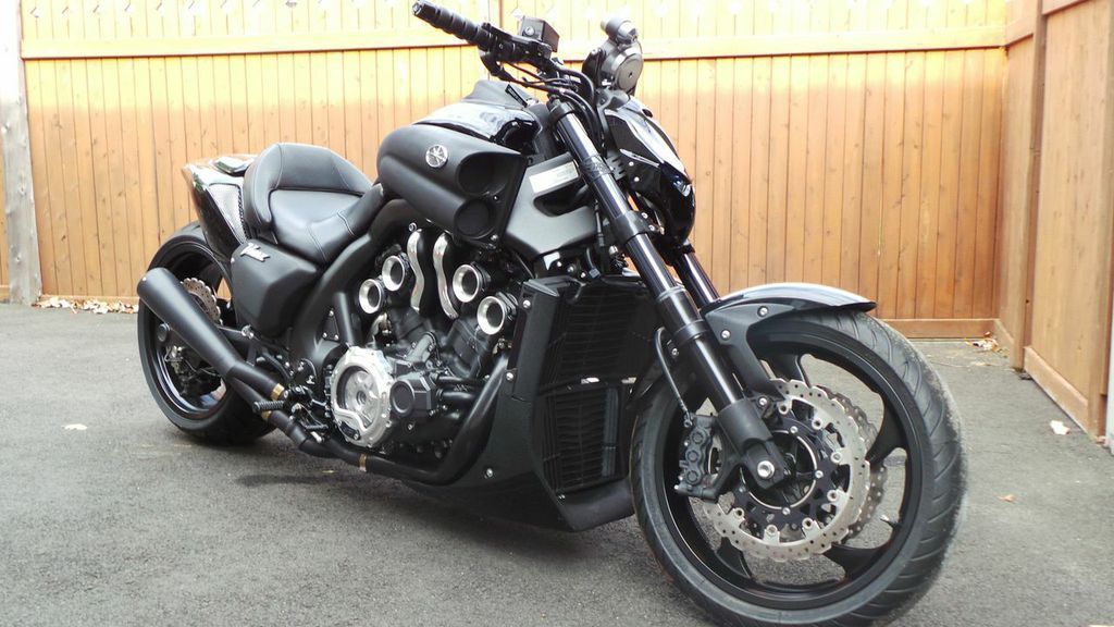 Круизер Yamaha v Max