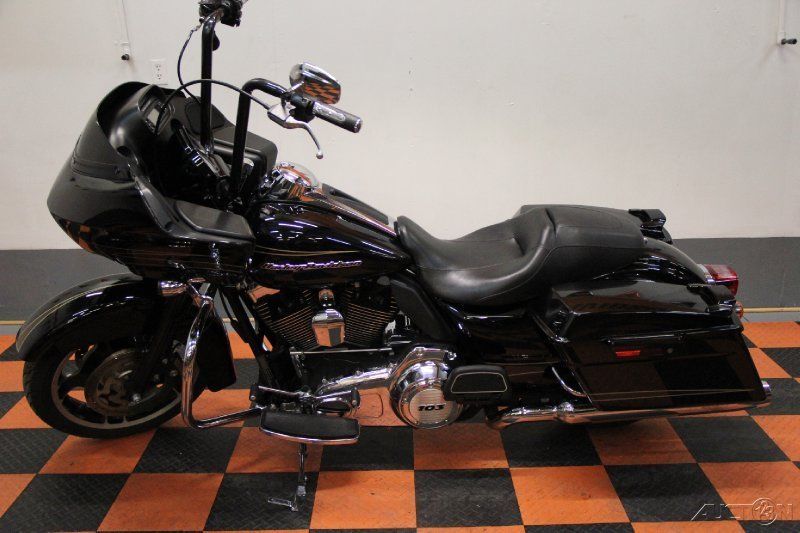 2012 Harley Davidson Touring Road Glide No Reserve