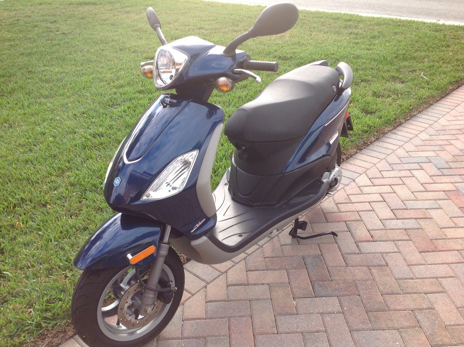 2012 Piaggio Fly 50 Scooter