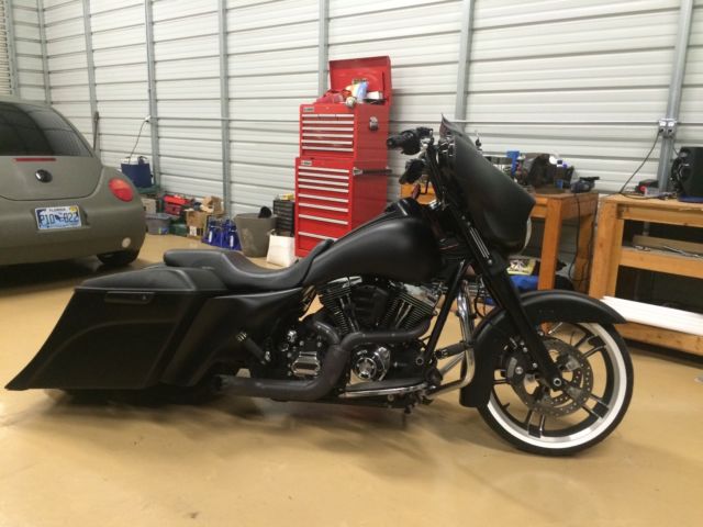 street glide stretched tank