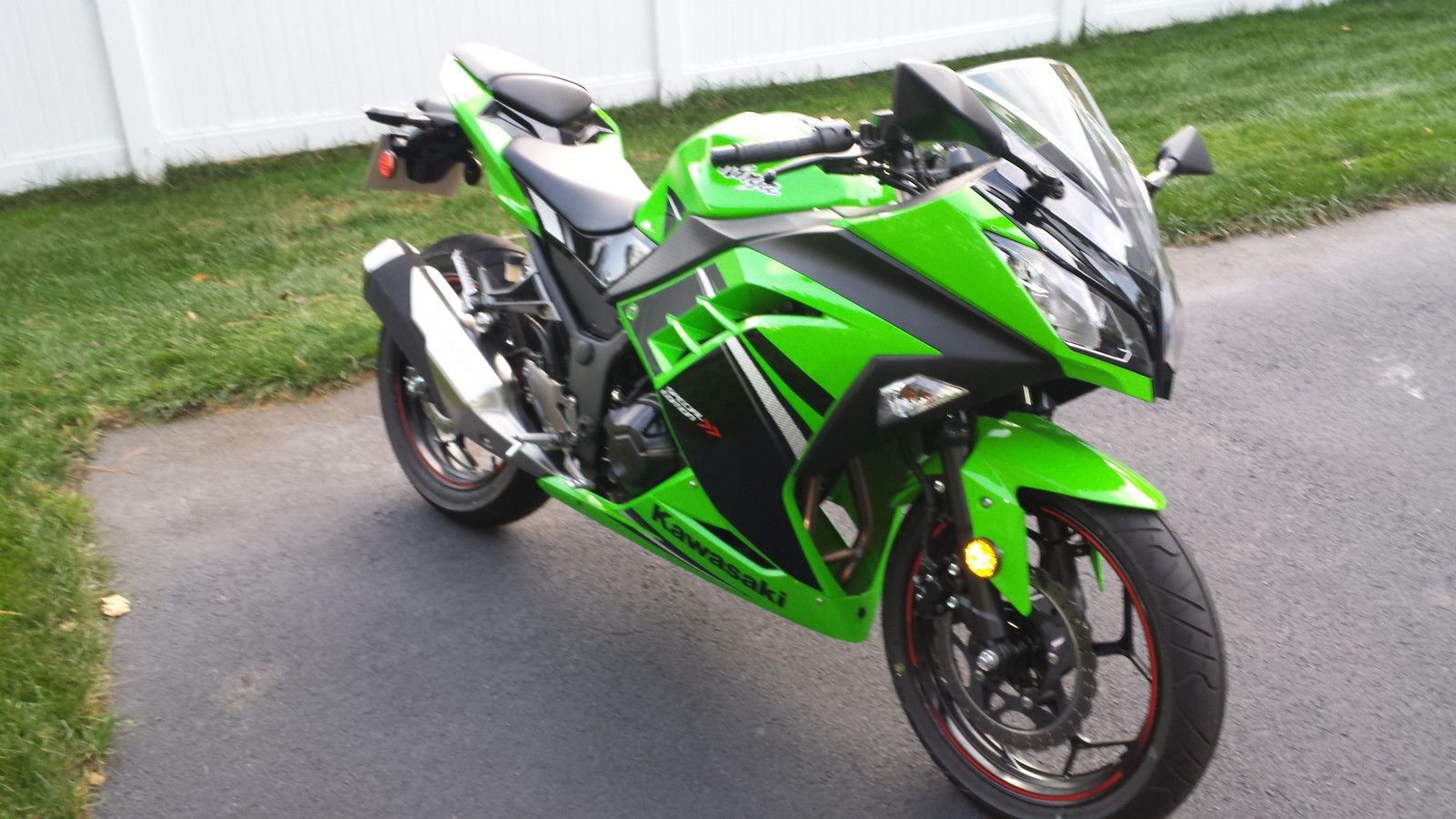 tjener Bi at styre 2014 Kawasaki Ninja 300 Special Edition, Green