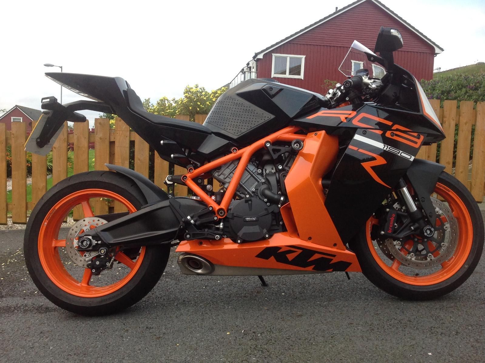 KTM r8