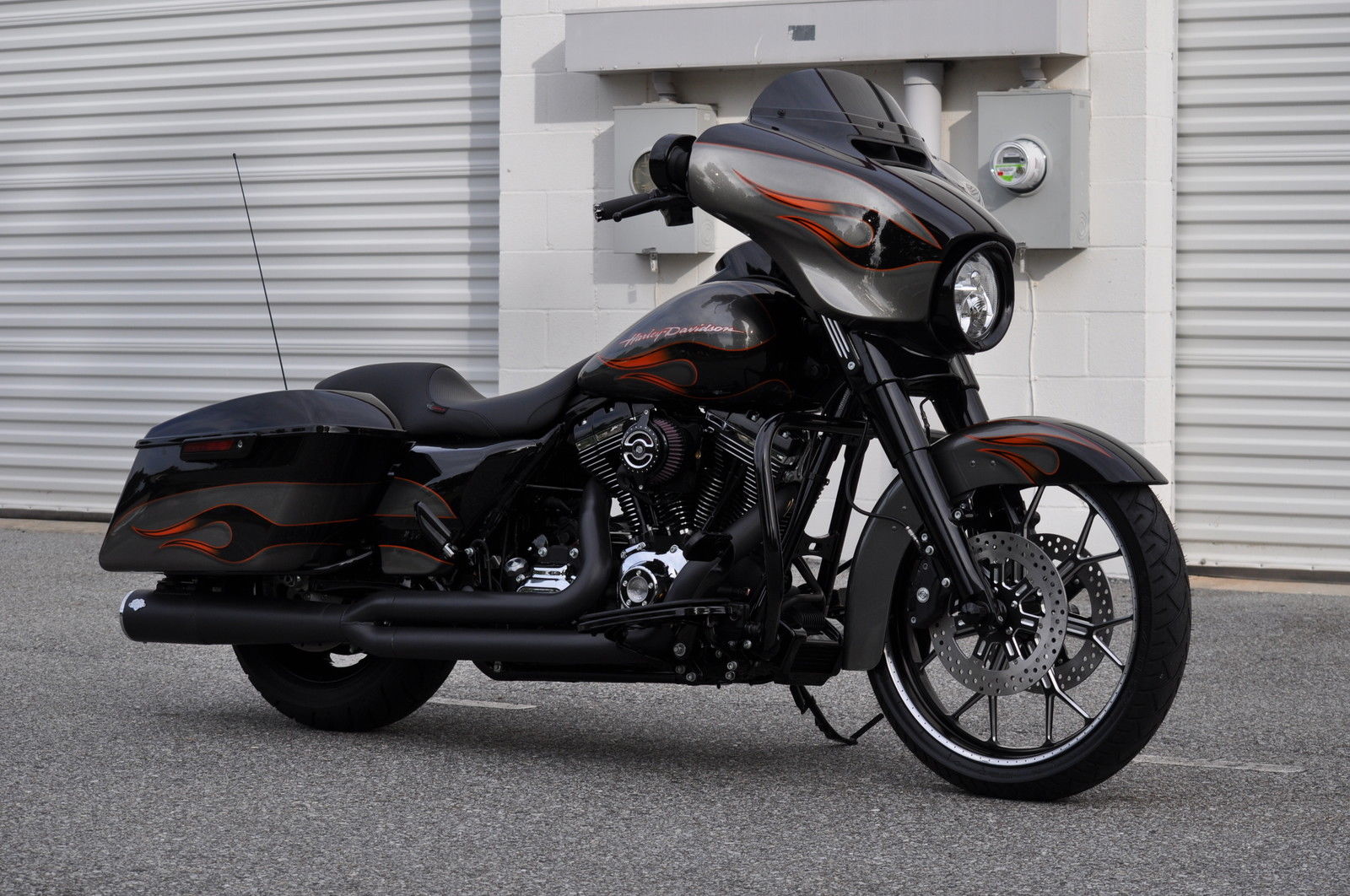 Check out this custom street glide harley from dirtbag baggers. 