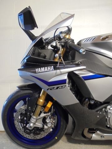 Yamaha r1m 2015