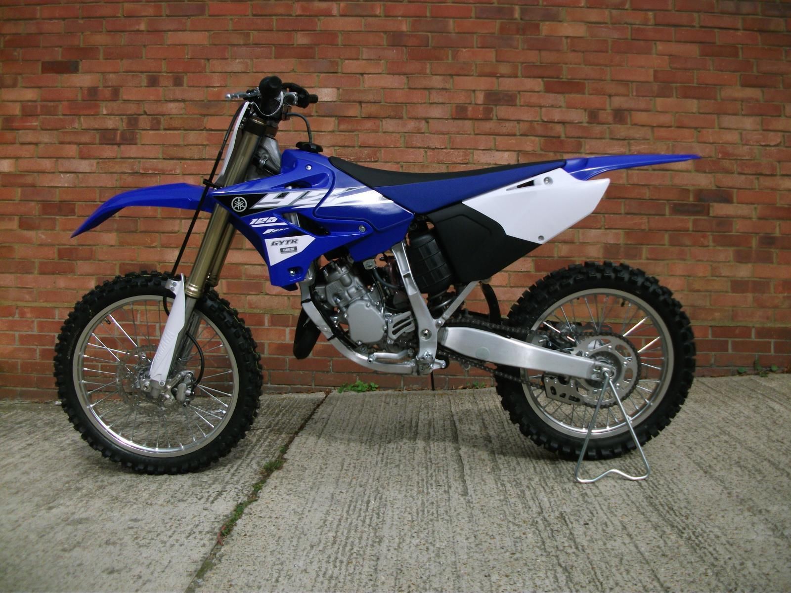 Кроссовый мотоцикл yz125