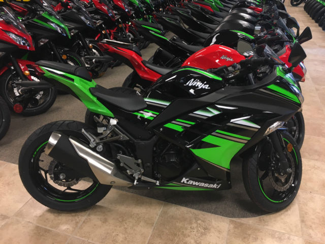 Мотоцикл Kawasaki Ninja красный