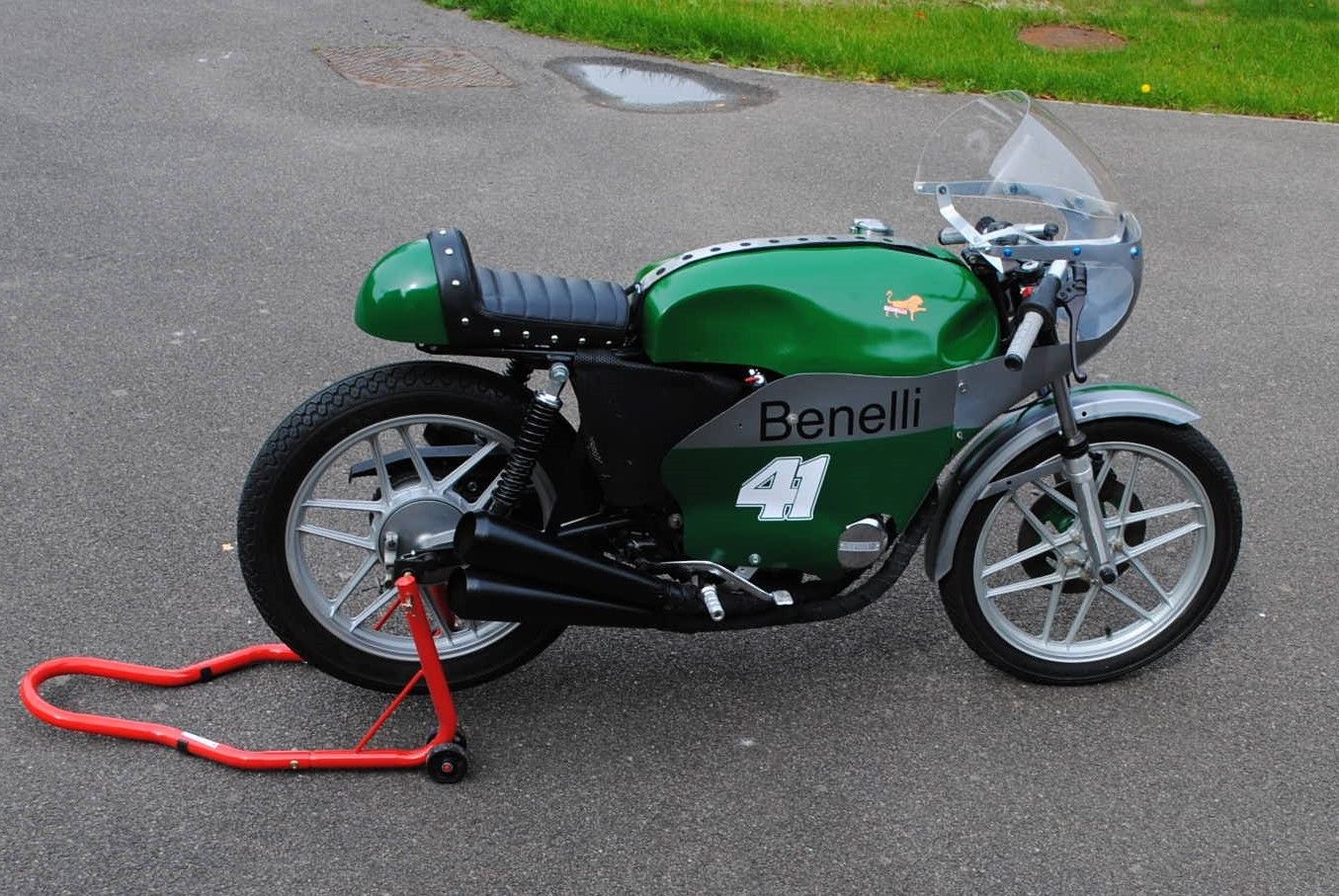 BENELLI 250/4 FOUR CYLINDER CLASSIC RACER PARADE CRMC ELIGIBLE CAFE V5