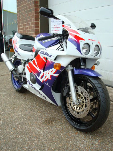 Honda cbr400rr nc29