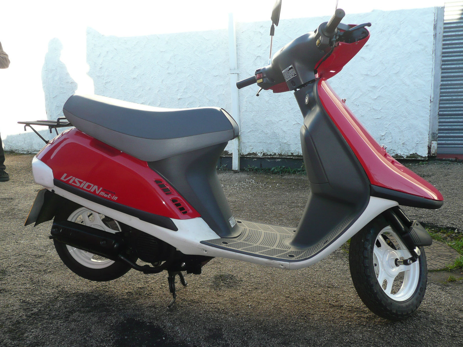 Honda VISION 50cc SA50J in RED low miles immaculate condition