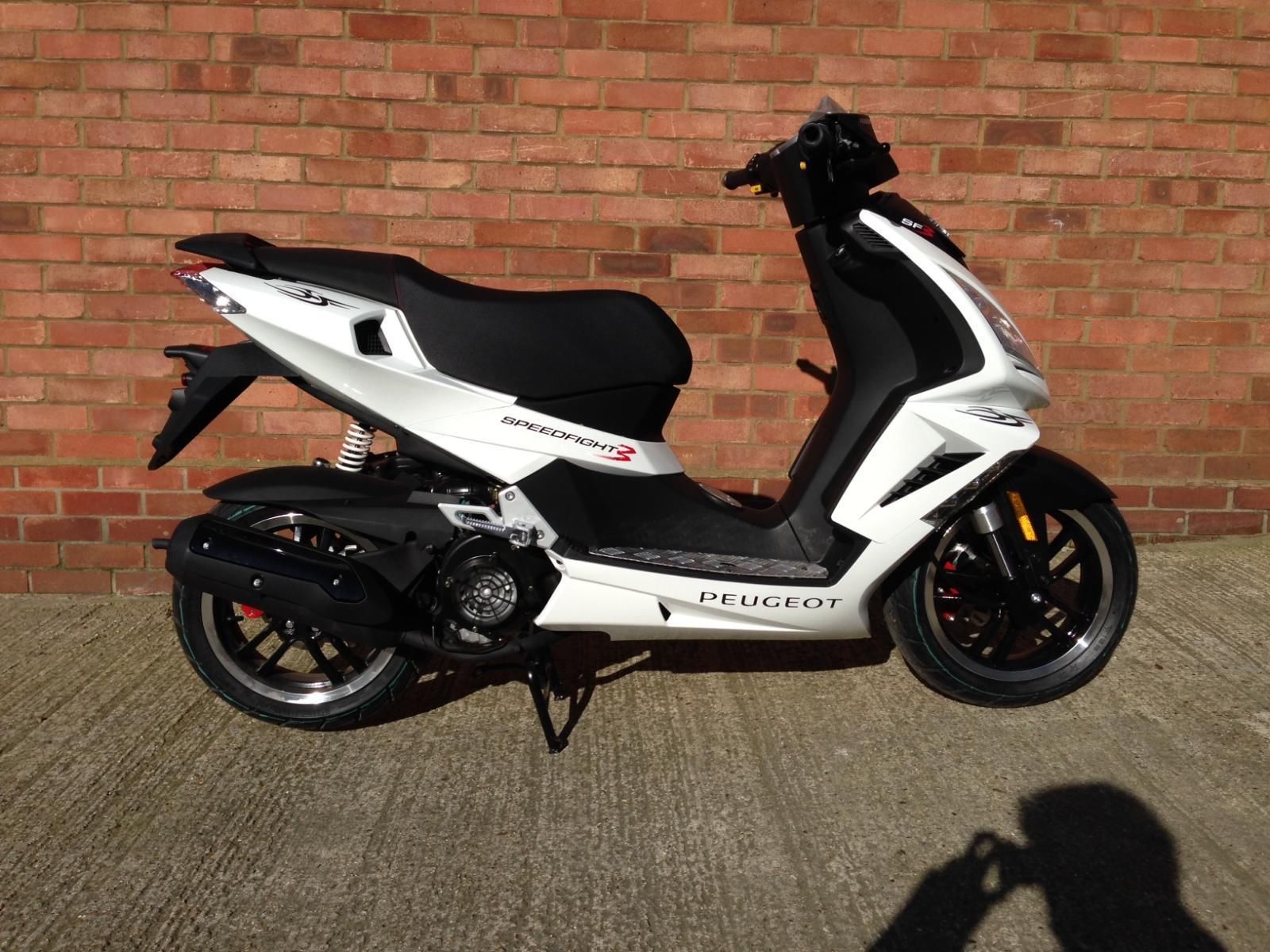 thumbnail interactive-video image 1 of Maxtuned Rear Passage Trim – White For Peugeot Speedfight 2 1 of 2