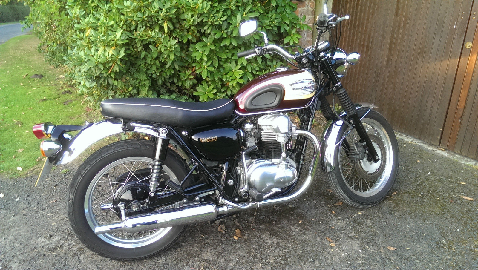 Kawasaki W650 Motorcycle (Bonneville,bobber,street,flat tracker) Mint condition