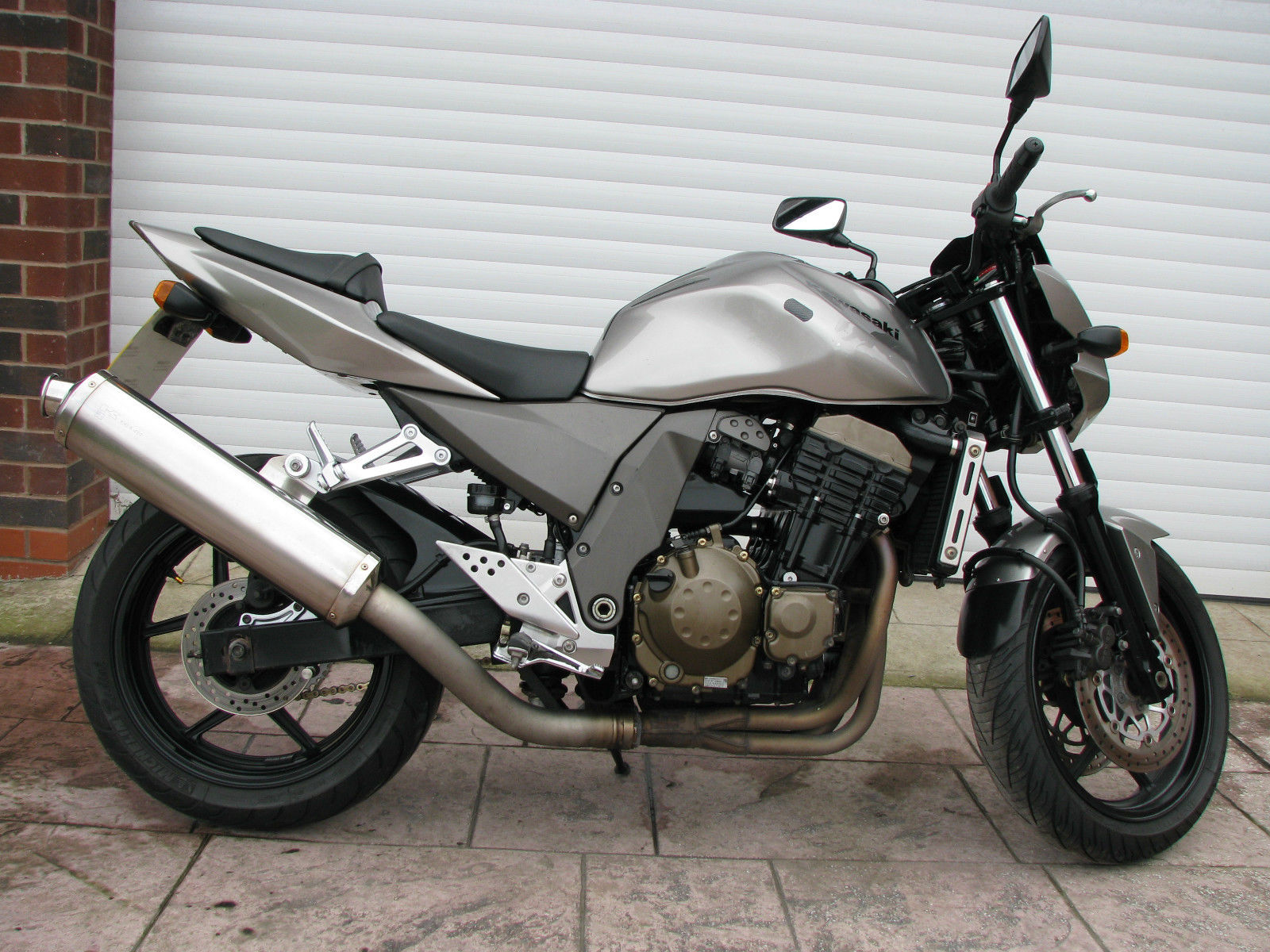 KAWASAKI ZR 750 z750 SILVER