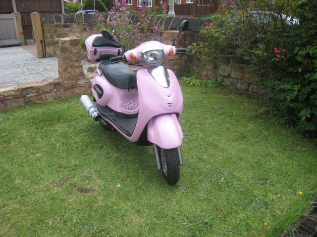 pink moped 125cc