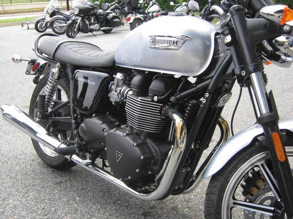 triumph scrambler 400