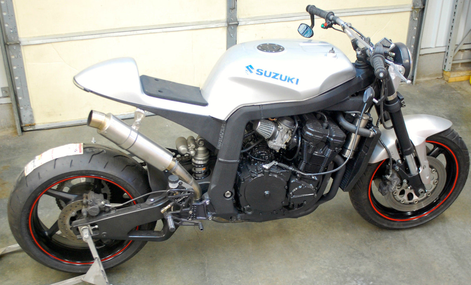 Стритфайтер Suzuki GSX 1100