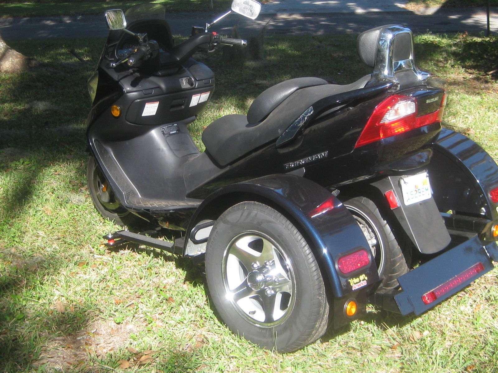 Suzuki Burgman Scooter with Richland Roadster trike kit from TRIKE ON 