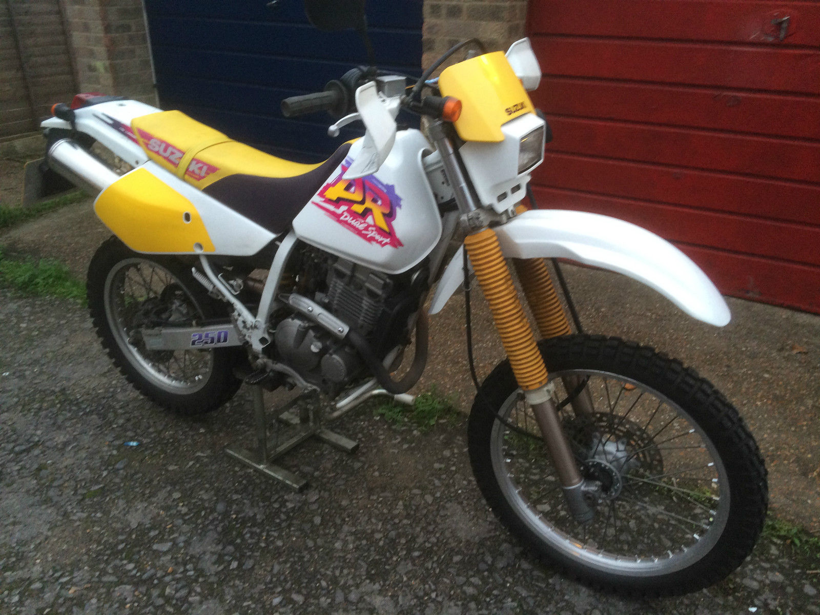 suzuki dr 250 dual sport