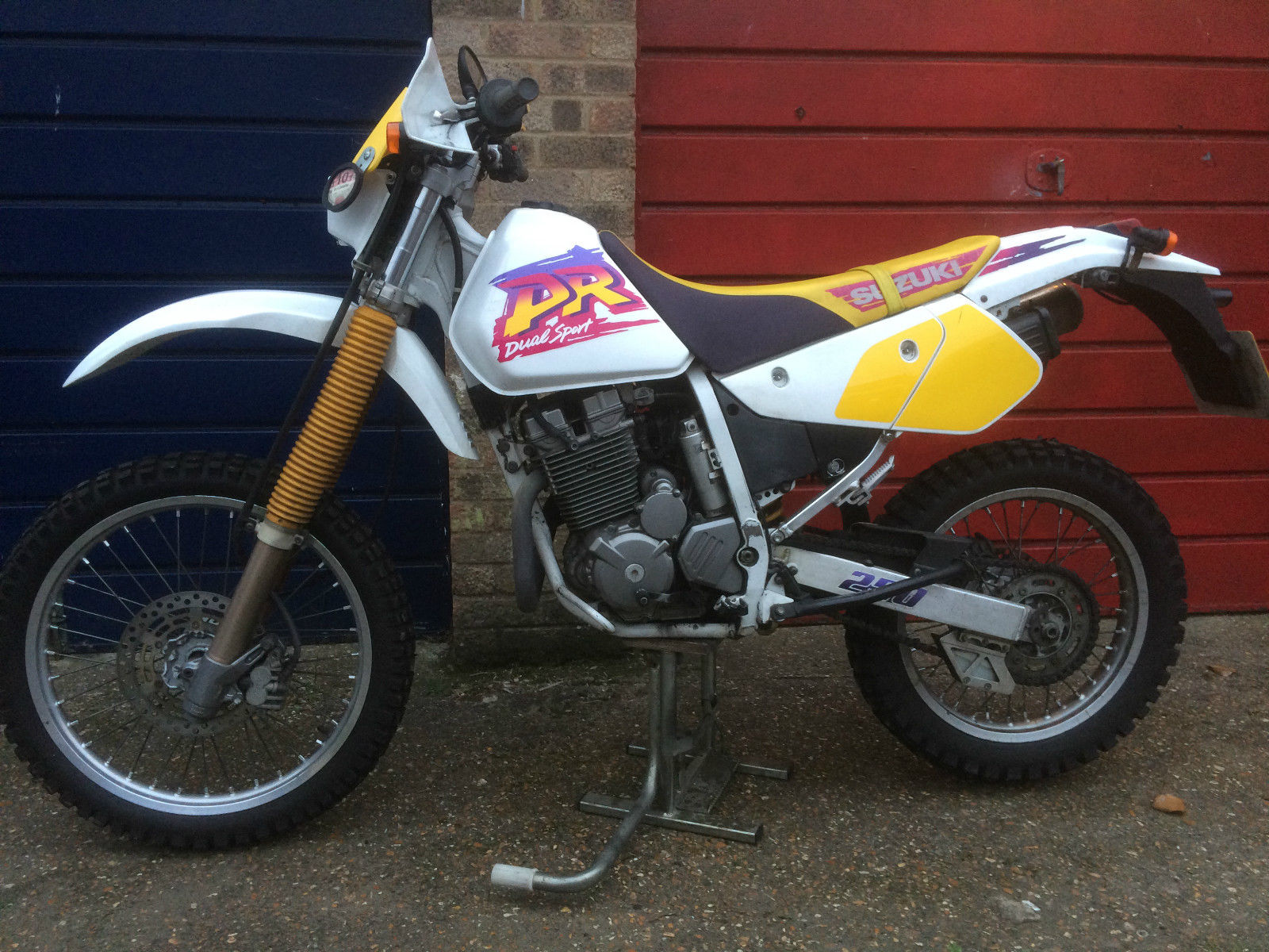 suzuki dr 250 dual sport