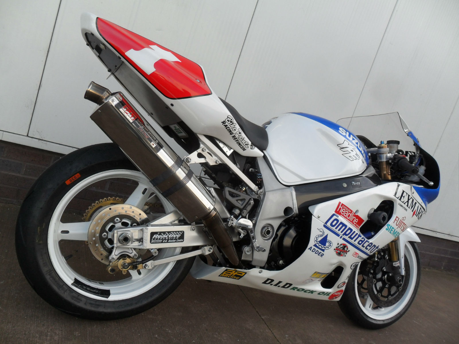 Suzuki GSXR 1000 K1 Championship winning race track bike