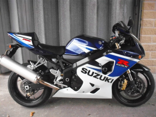 Сузуки GSXR 750 В гараже