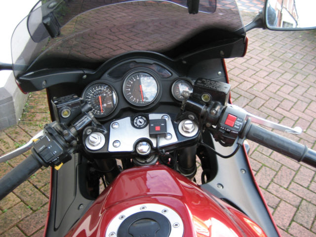 Suzuki RF 900 Street