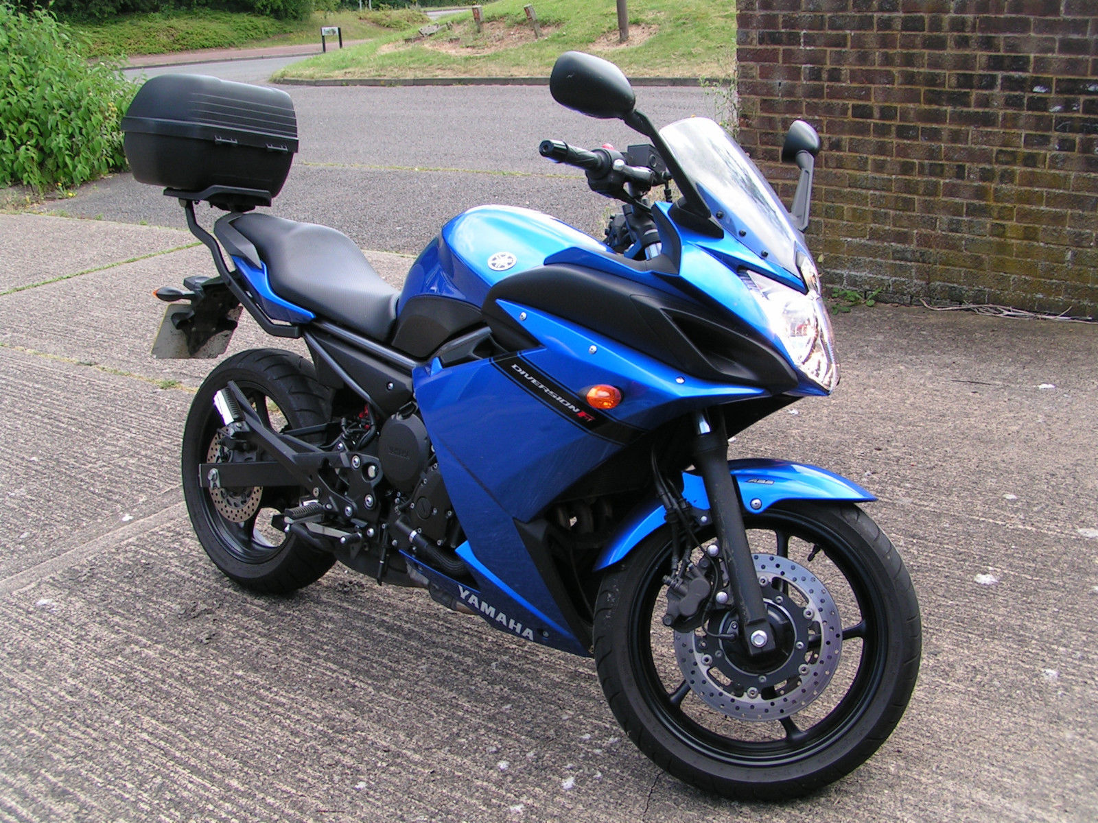 Yamaha xj6s 2011