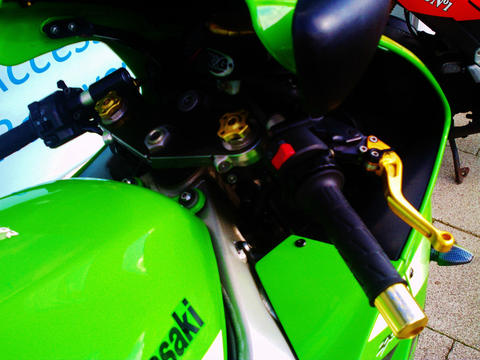 zx9r f1