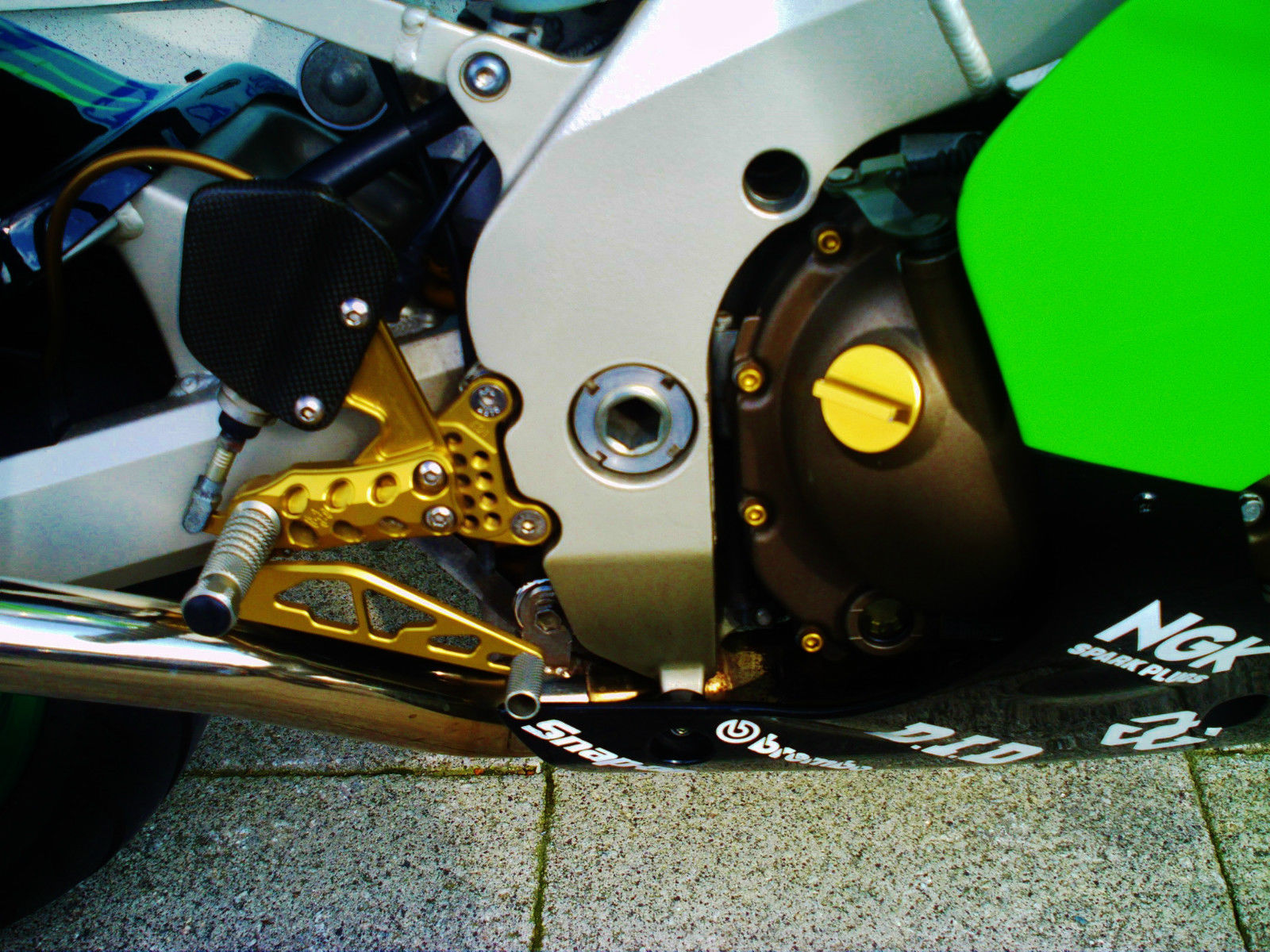 zx9r f1