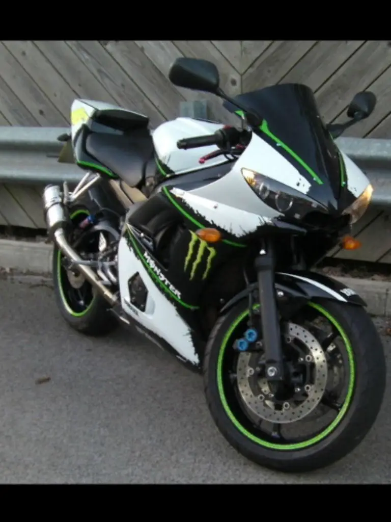 2003 Yamaha R6 Full MOT. Good to go.