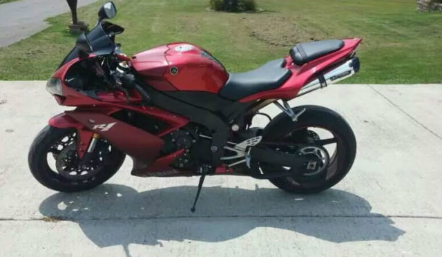 2008 Yamaha R1 Sportbike