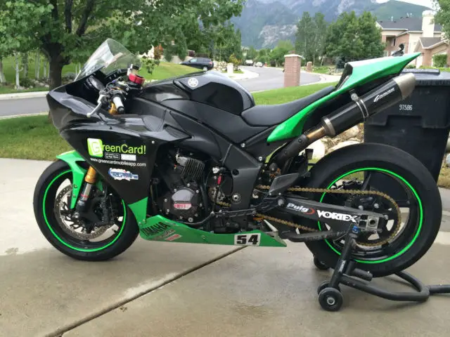 2009 Yamaha R1 Race Bike