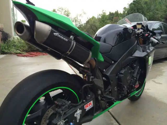 2009 Yamaha R1 Race Bike