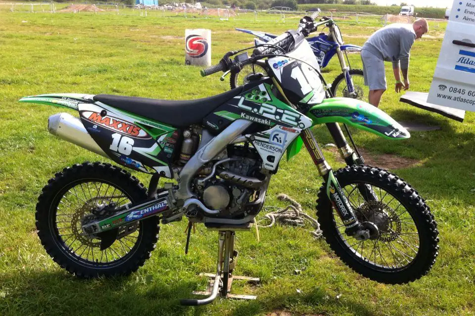 Fourche Complète Kawasaki KXF 250 2009 - Pièce D'occasion En état Opérationnel