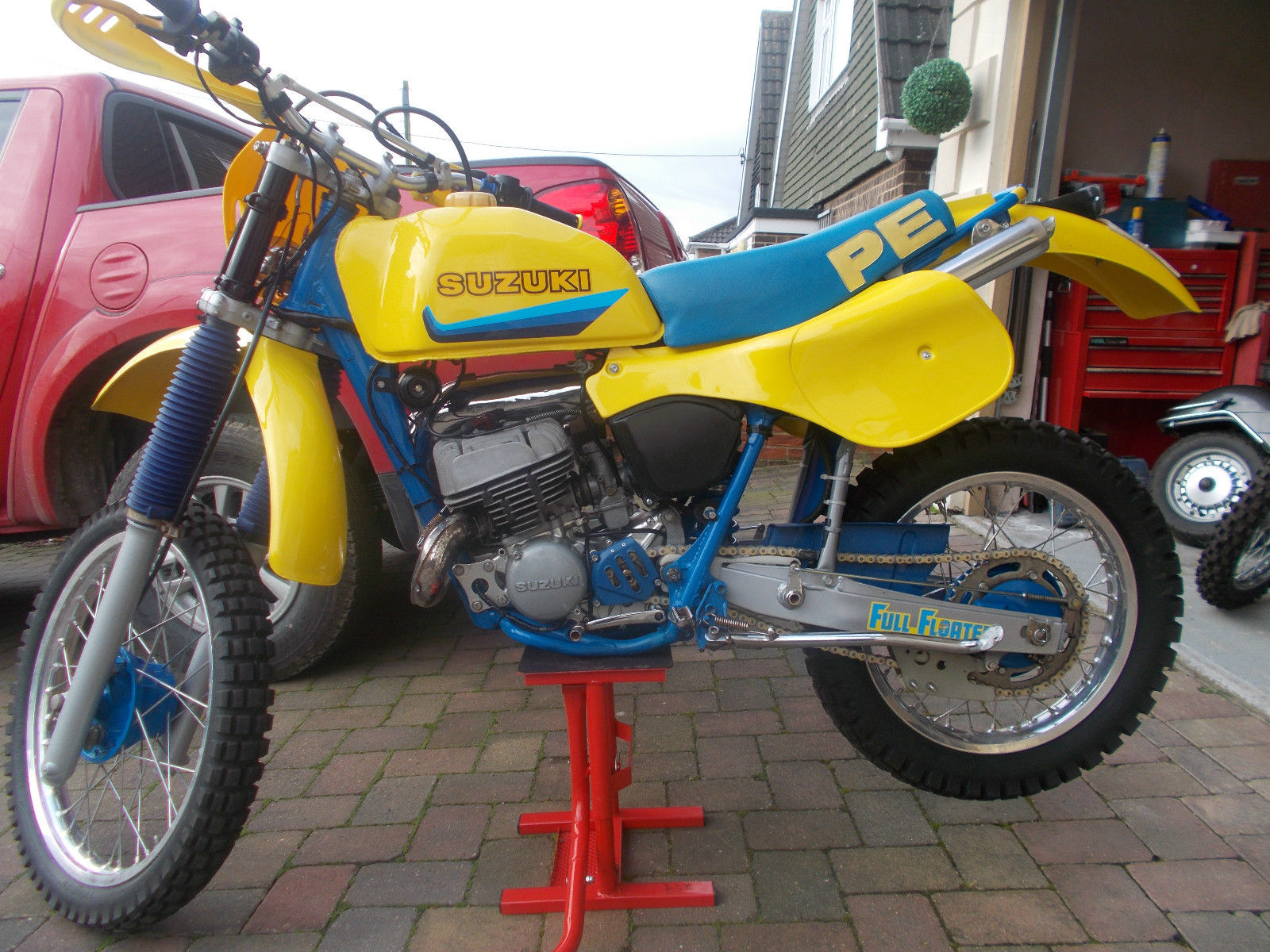 Suzuki PE 175