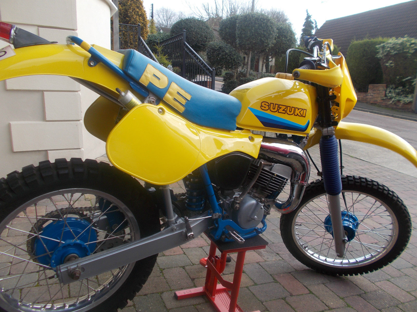 Suzuki PE 175