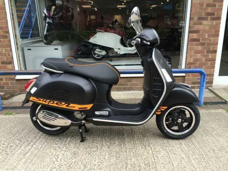 Pare-brise Avant Pour Vespa GTS 125/250/300 Et Super 125-300cc - Noir Translucide - Installation Facile Sans Perçage