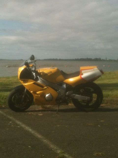 Yamaha fzr 600