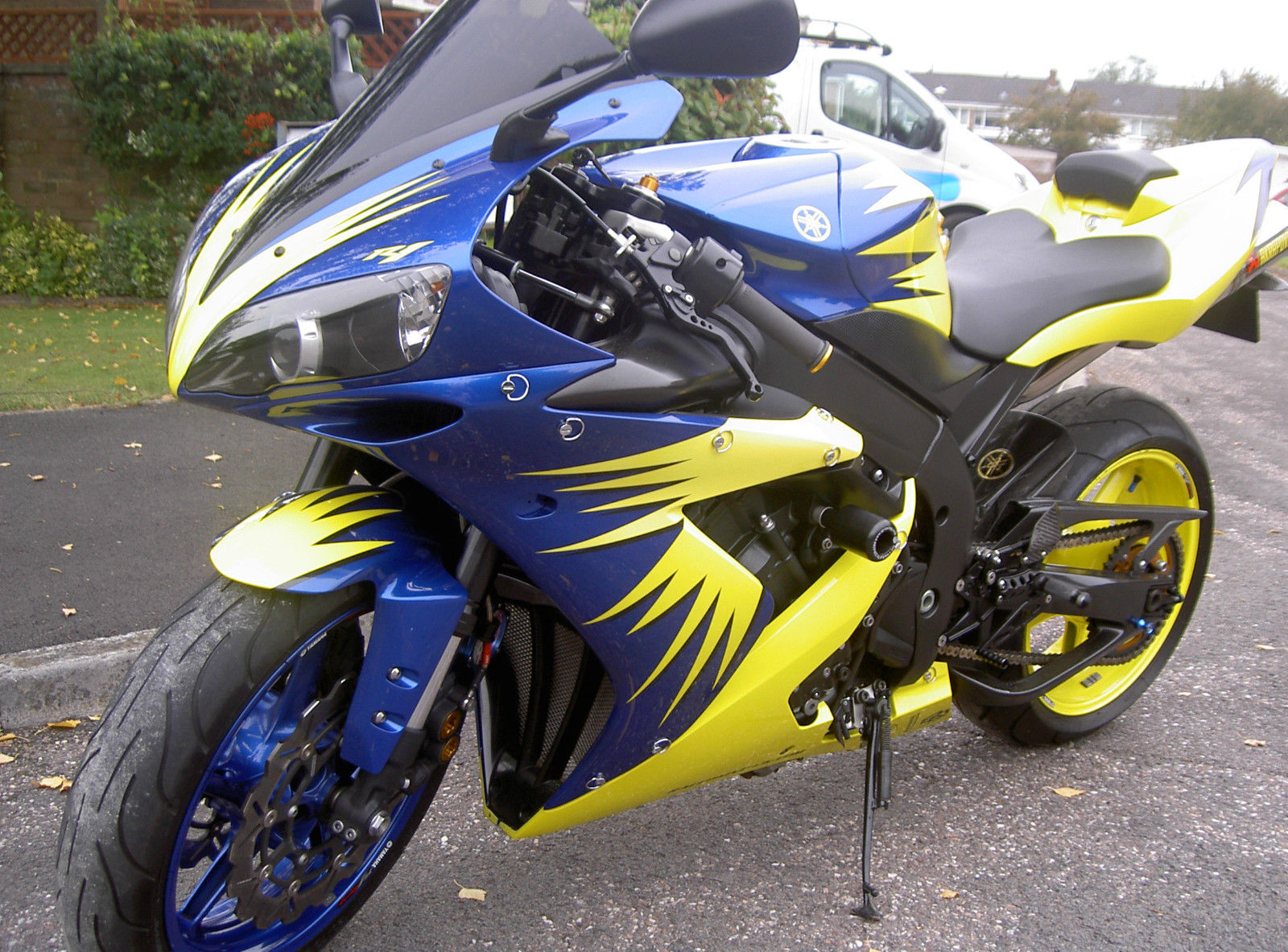 YAMAHA R1 2005 (under 9k miles) F,S,H,